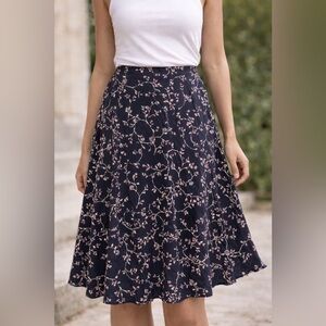 J.Jill Printed Skirt A-Line Purple
Floral Midi Skirt Size
Medium